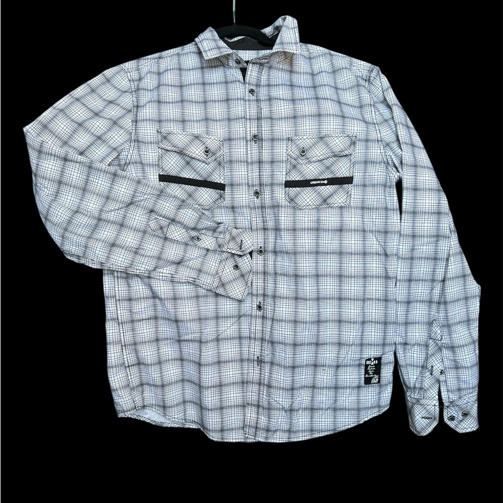 District Black and White Casual Button Down Shirt men’s size Medium